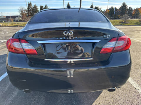 2012 Infiniti M37