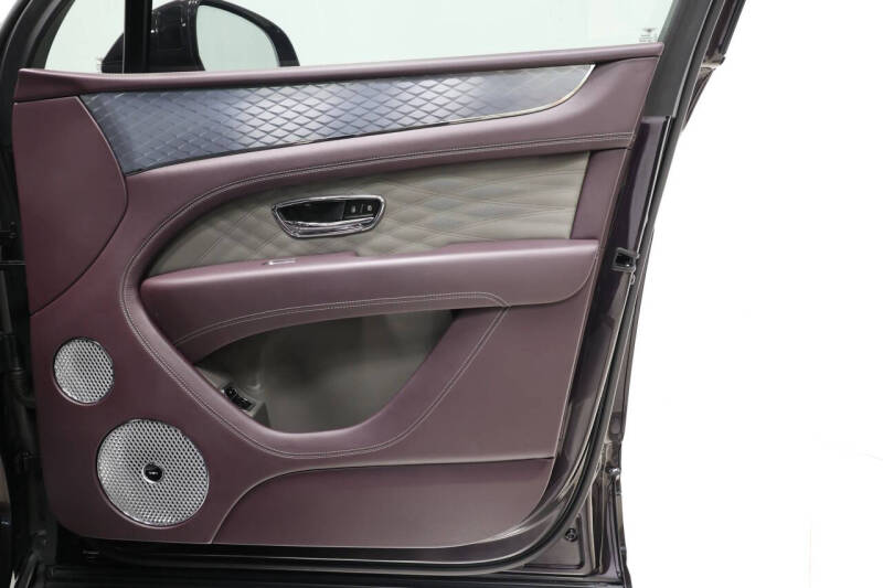 2023 Bentley Bentayga EWB