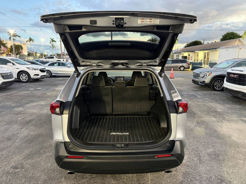 2022 Toyota RAV4 XLE