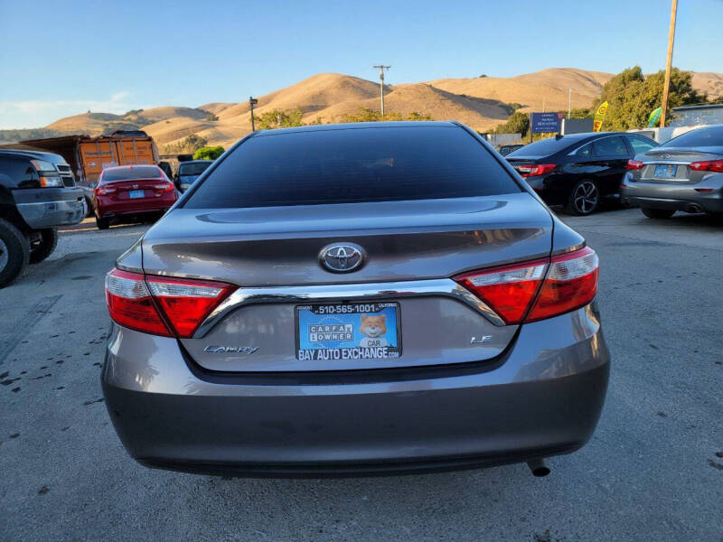 2017 Toyota Camry LE photo 4