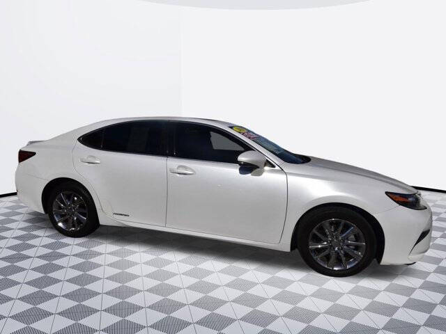 2016 Lexus ES 300h