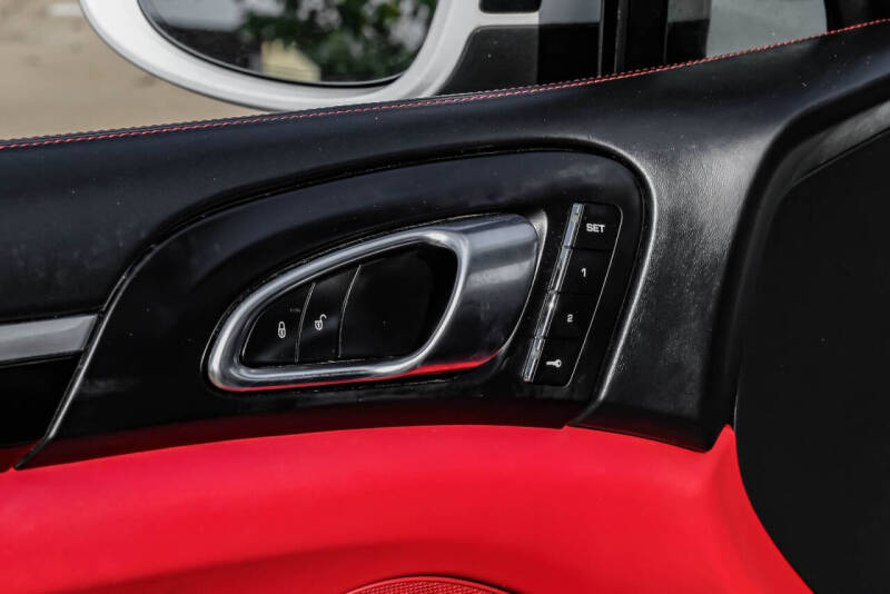 2017 Porsche Cayenne Platinum Edition