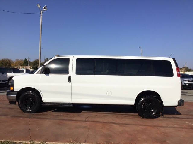 Used 2019 Chevrolet Express Passenger LT with VIN 1GAZGPFG6K1243480 for sale in Vinita, OK