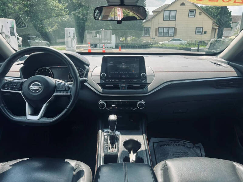 2021 Nissan Altima 2.5 SR
