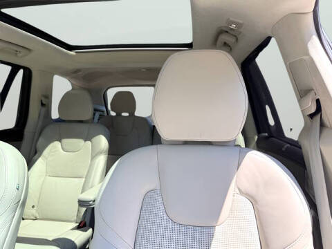 2025 Volvo XC90 T8 Ultra Bright Theme 6P