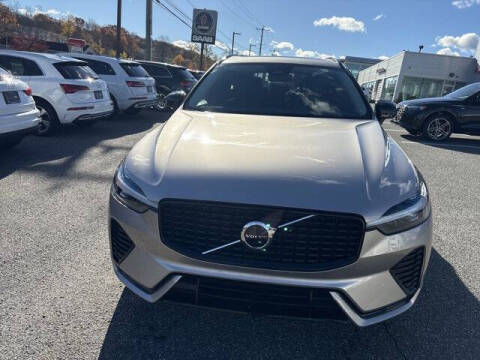 2025 Volvo XC60 B5 Core Dark Theme