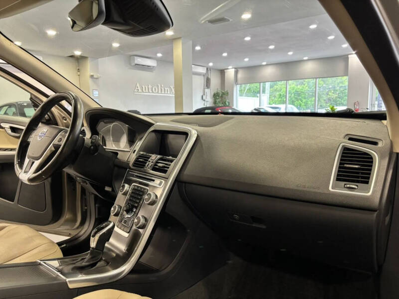 2016 Volvo XC60 T5 Platinum