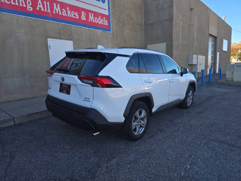 2022 Toyota RAV4 Hybrid XLE