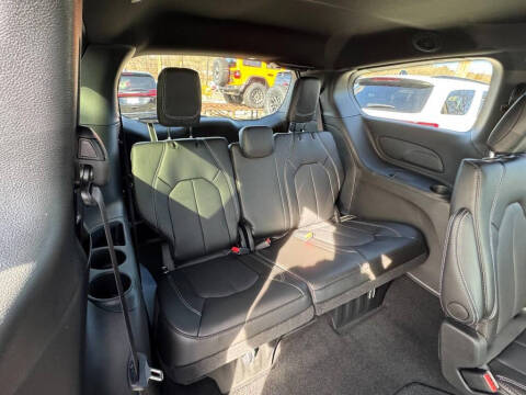 2026 Chrysler Voyager LX