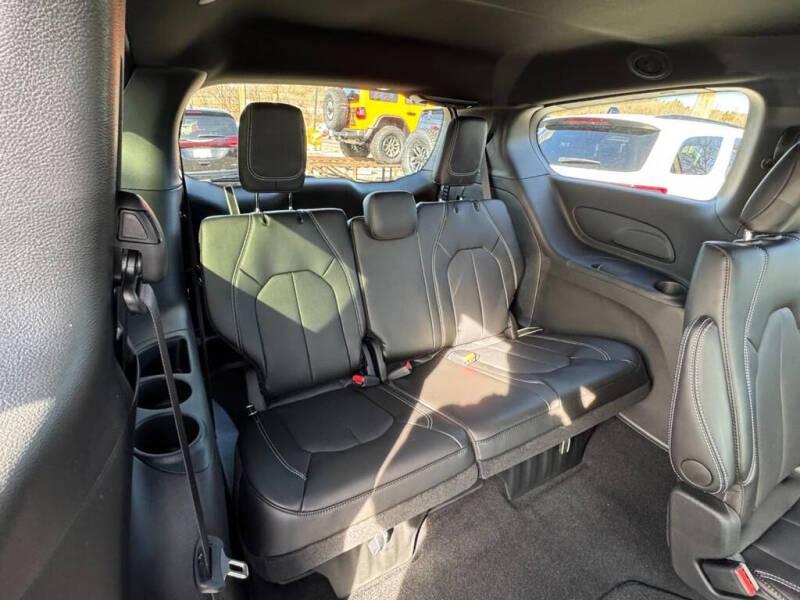 2026 Chrysler Voyager LX