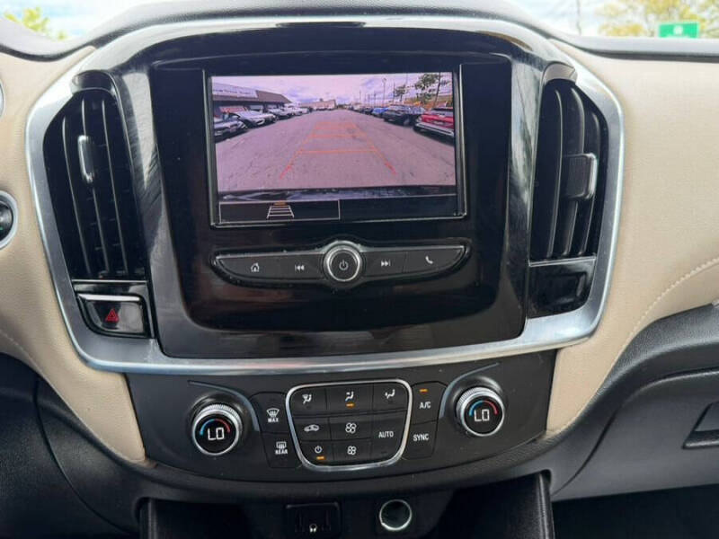2023 Chevrolet Traverse LS