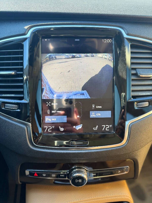 2016 Volvo XC90 T6 Momentum