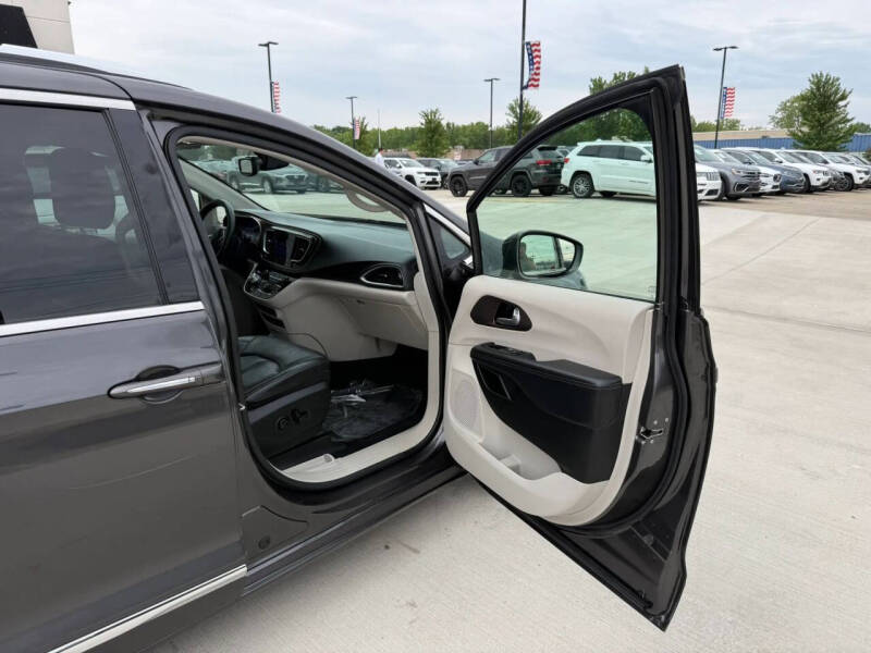 2017 Chrysler Pacifica Touring-L Plus