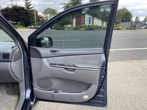 2006 Toyota Sienna CE 8 Passenger