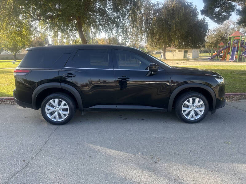 2022 Nissan Pathfinder S