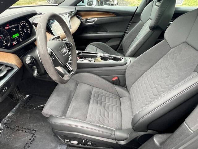 2022 Audi e-tron GT quattro Premium Plus