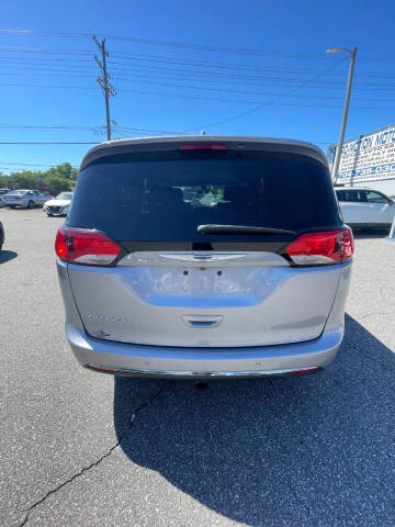 2020 Chrysler Pacifica Touring L