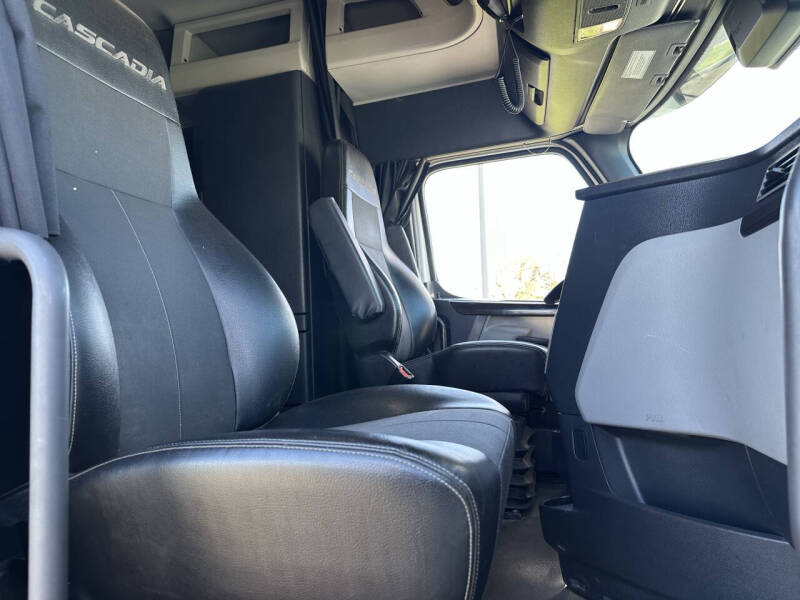 2020 Freightliner Cascadia