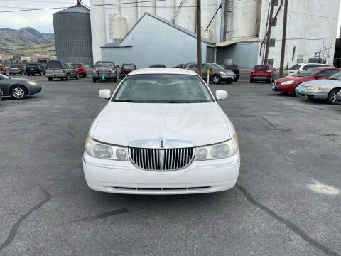 1999 Lincoln Town Car for sale at R & J Auto Sales in Pocatello ID