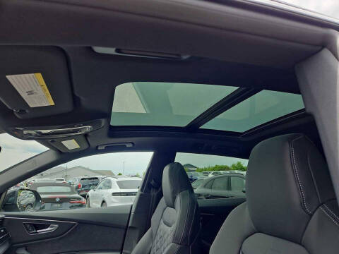 2026 Audi SQ8 4.0T quattro Premium Plus