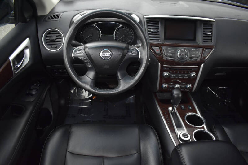 2016 Nissan Pathfinder SL