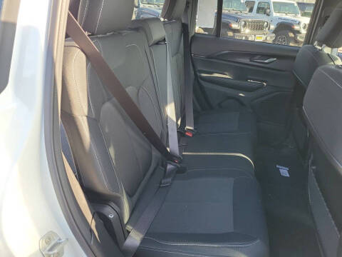 2025 Jeep Grand Cherokee Laredo X