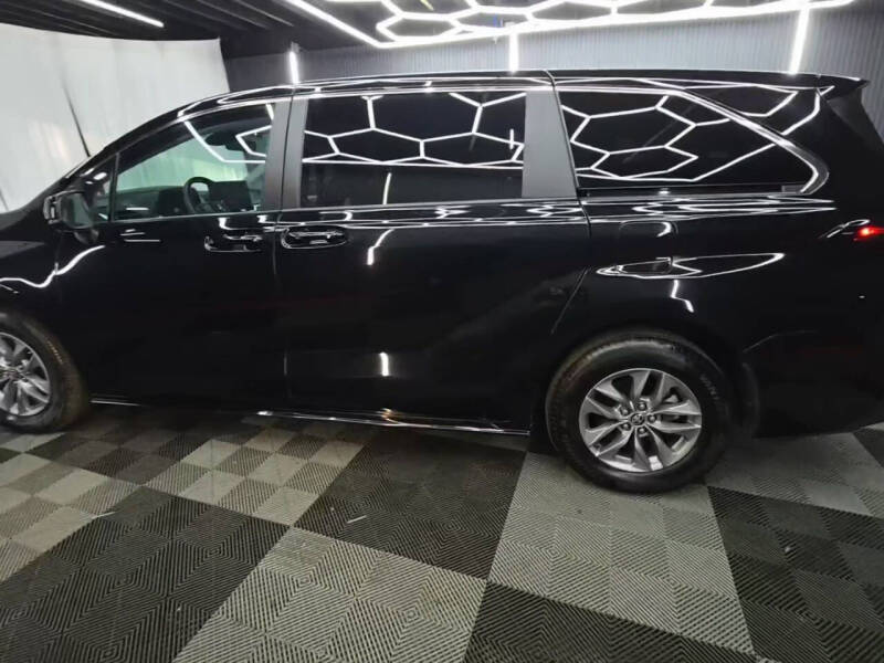 2025 Toyota Sienna LE 8-Passenger