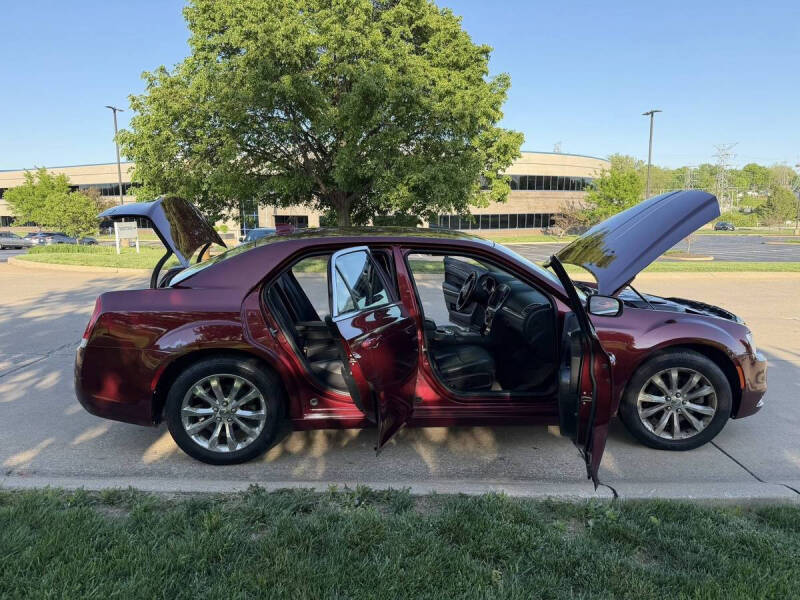 2016 Chrysler 300 Limited