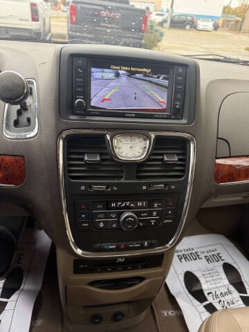 2015 Chrysler Town and Country Touring-L