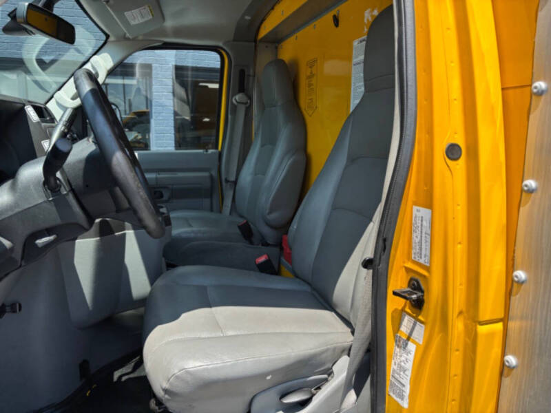 2021 Ford E350 Box Van