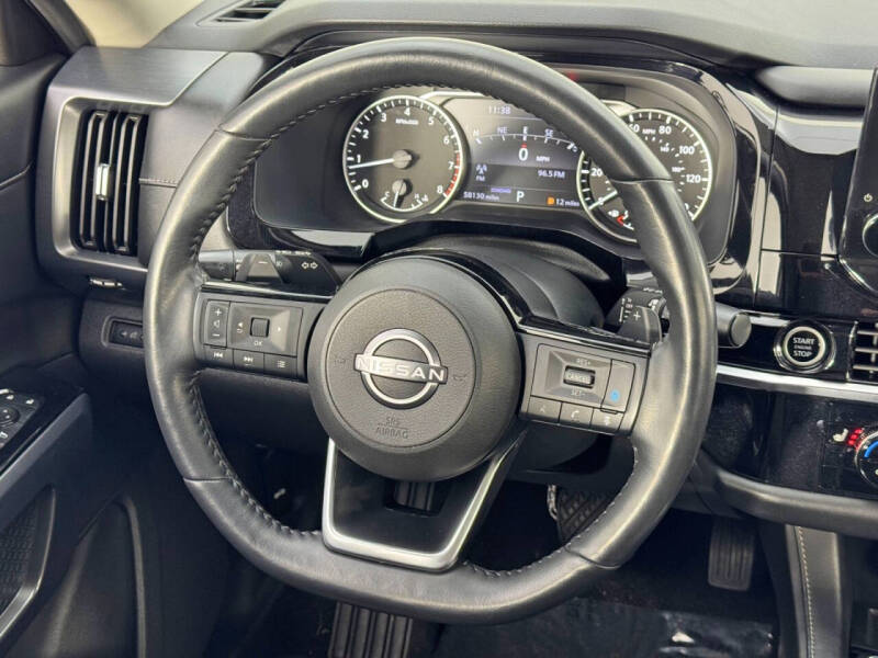 2023 Nissan Pathfinder SL