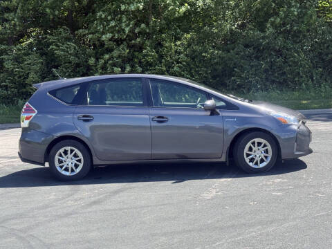 2015 Toyota Prius v Four