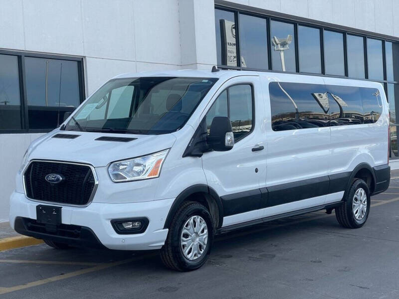 2022 Ford Transit Passenger Van XLT photo 4