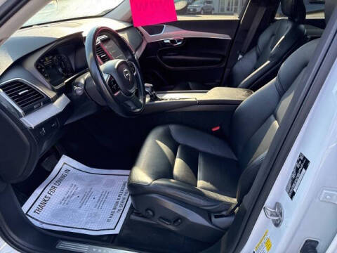 2022 Volvo XC90 T5 Momentum