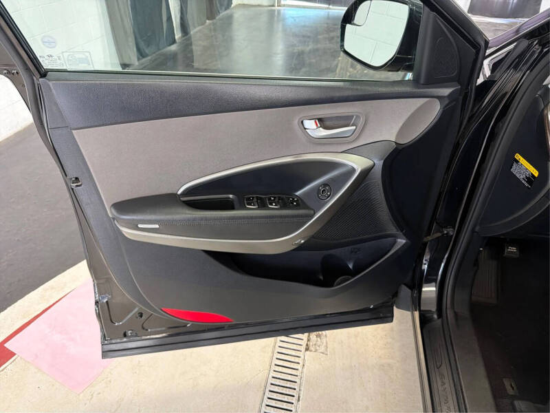 2017 Hyundai Santa Fe SE