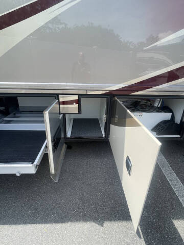 2013 Freightliner XCM Chassis
