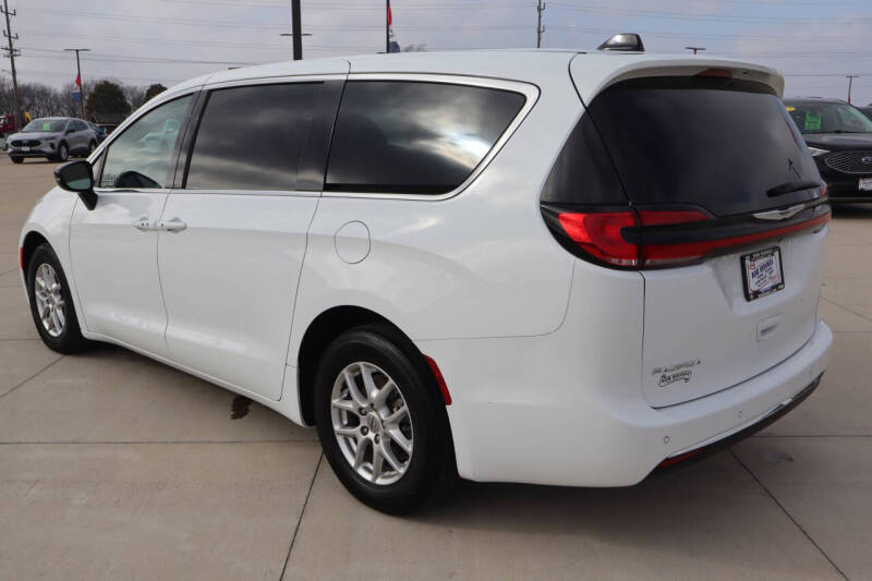 2024 Chrysler Pacifica Touring L