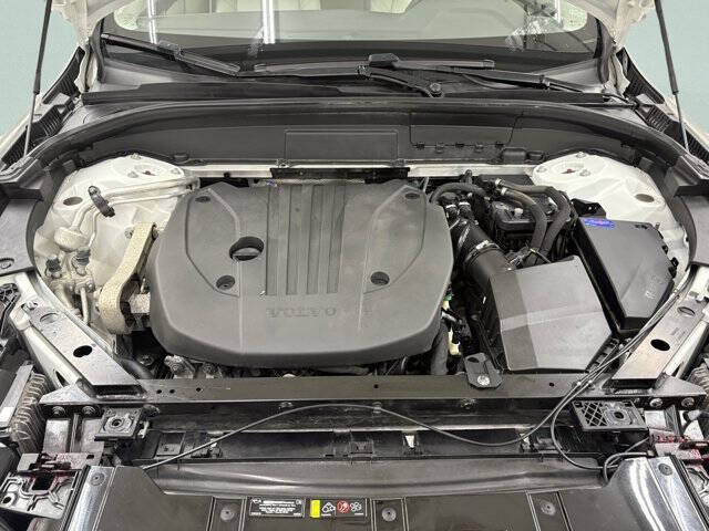 2022 Volvo XC60 B5 Momentum