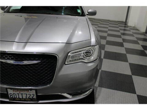 2018 Chrysler 300 Touring L
