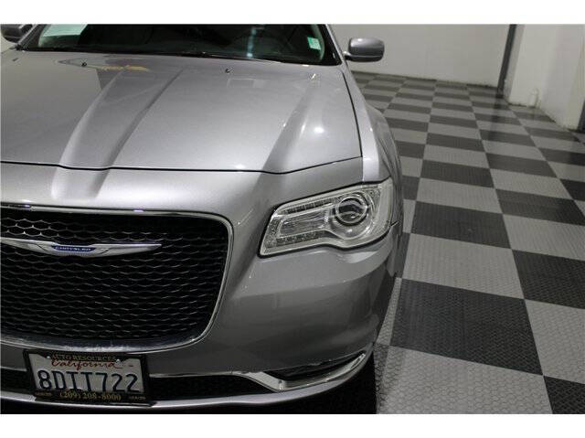 2018 Chrysler 300 Touring L