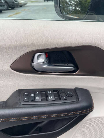 2017 Chrysler Pacifica Touring-L