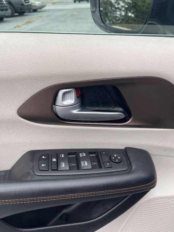 2017 Chrysler Pacifica Touring-L