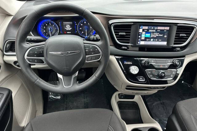 2023 Chrysler Voyager LX