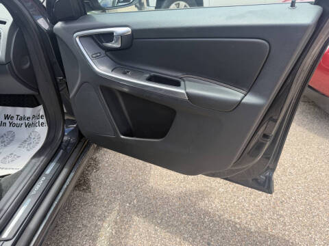 2016 Volvo XC60 T5 Drive-E Premier