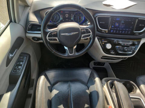 2017 Chrysler Pacifica Touring-L Plus