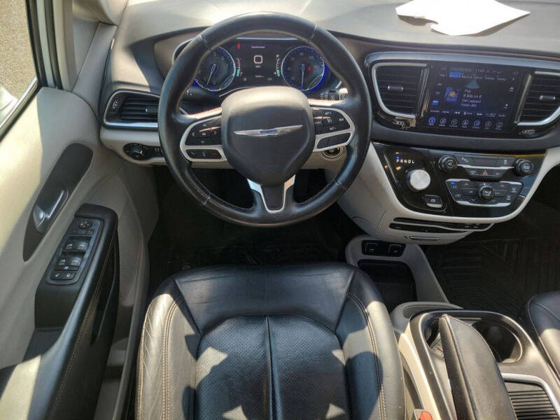 2017 Chrysler Pacifica Touring-L Plus