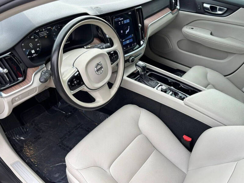 2020 Volvo S60 T5 Momentum