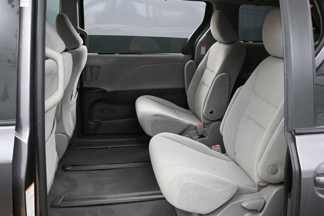 2020 Toyota Sienna LE 7-Passenger