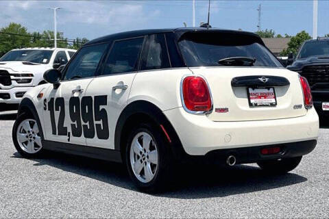 2017 MINI Hardtop 4 Door Cooper