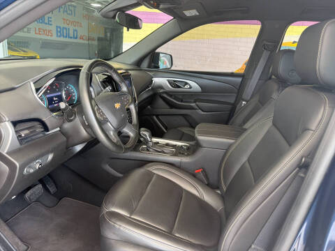 2023 Chevrolet Traverse LT Leather